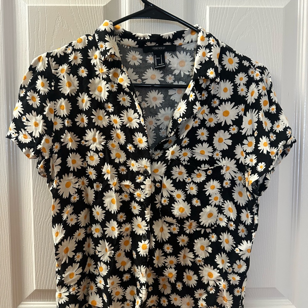 Forever 21 Black and White Daisy Button Down Shirt